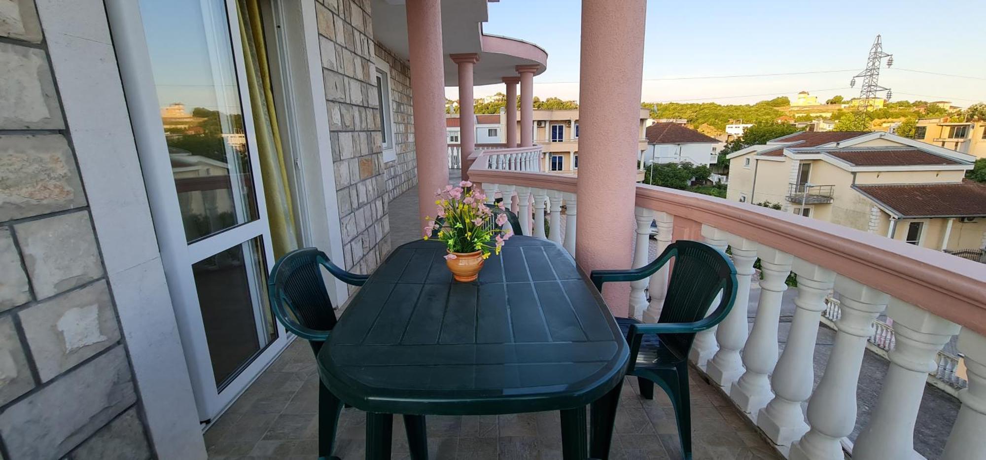 Kurt Apartaments Ulcinj Rum bild